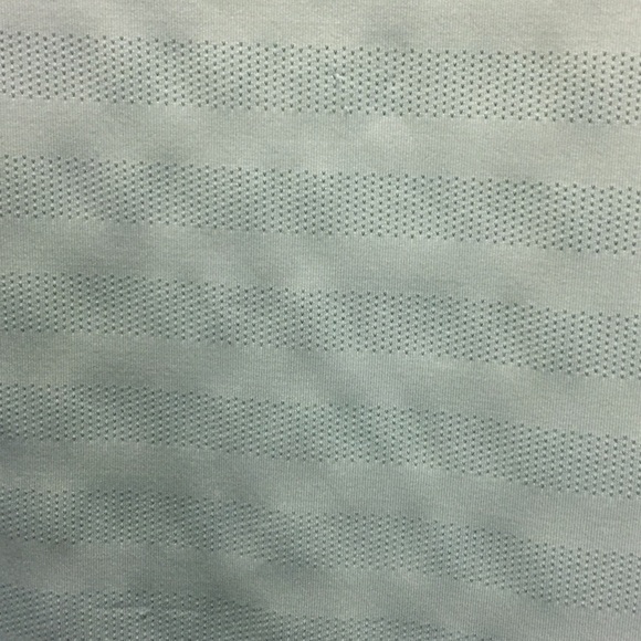 𝅺ATHLETIC short sleeve tee with reflective strip. - Picture 6 of 9